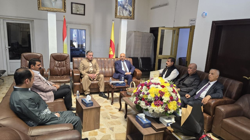 *غەفوور مەخموورى پیرۆزبایی لە بەڕێزان سەرنووسەرو رۆژنامەنووسانی گۆڤاری گوڵان دەکات*