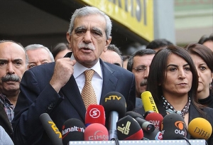 ئەحمەد تورك: یەكێتی نەتەوەیی پێویستە