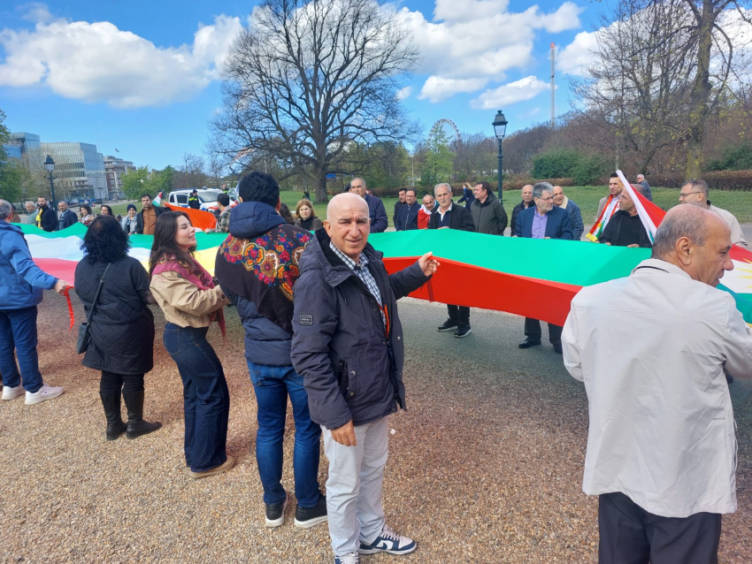 نوێنه‌ری YNDK له‌لاهای به‌شداری گردبوونه‌وه‌یه‌ك بۆ پرۆتستۆكردنى هێرشه‌كانى سه‌ر باشوورى كوردستان ده‌كات