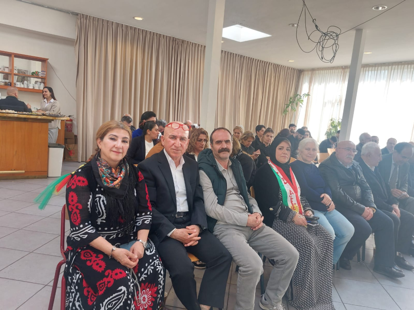 نوێنه‌ریYNDK له ‌هۆڵه‌ندا به‌شداری رێوڕه‌سمی رێزگرتن له ‌شه‌هيدانى رۆژهه‌ڵاتى كوردستان ده‌كات